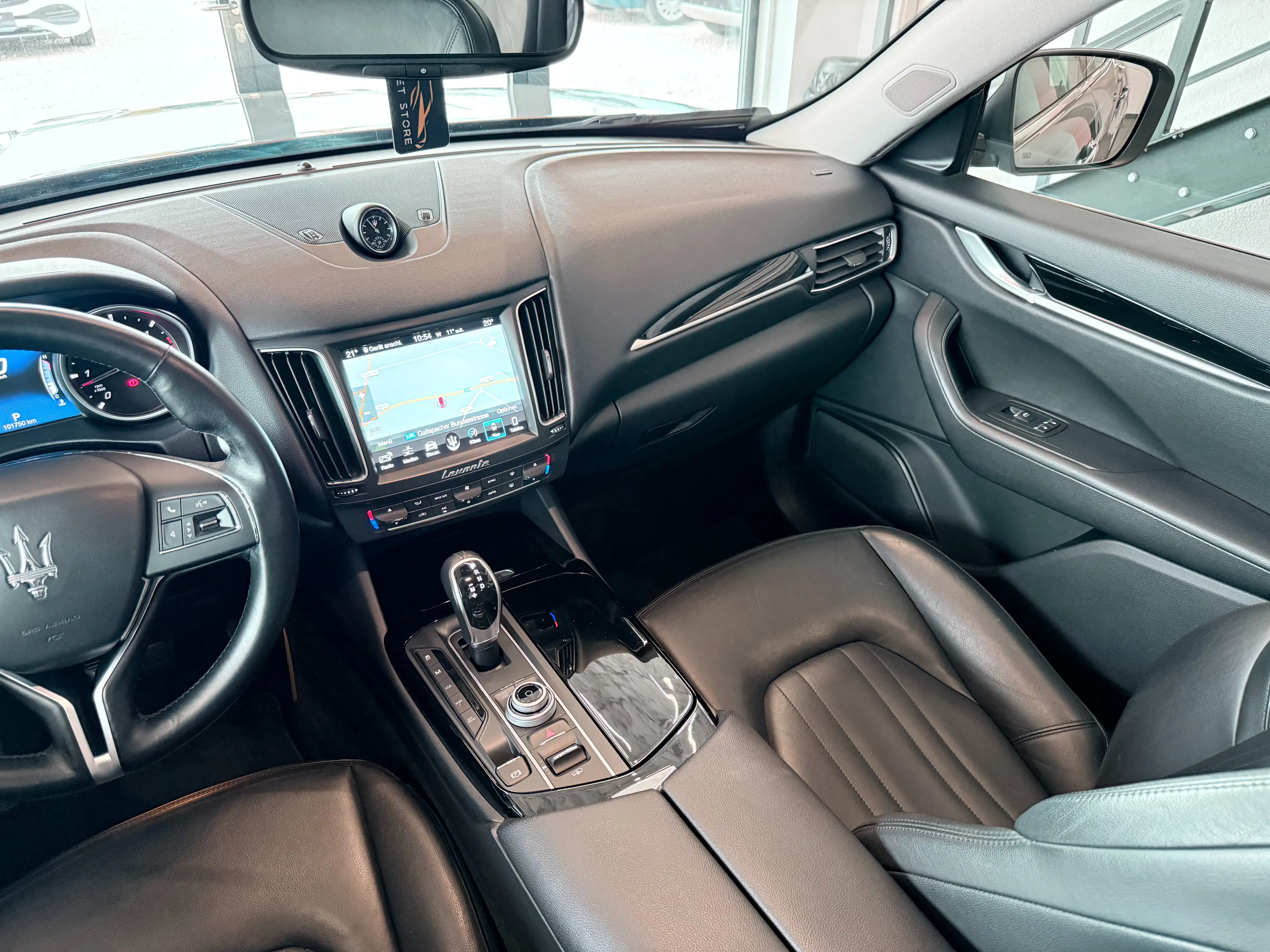 Maserati Levante Diesel*GranLusso*Navi*Luft*AHK*Panorama*R-Kamera* — photo 14