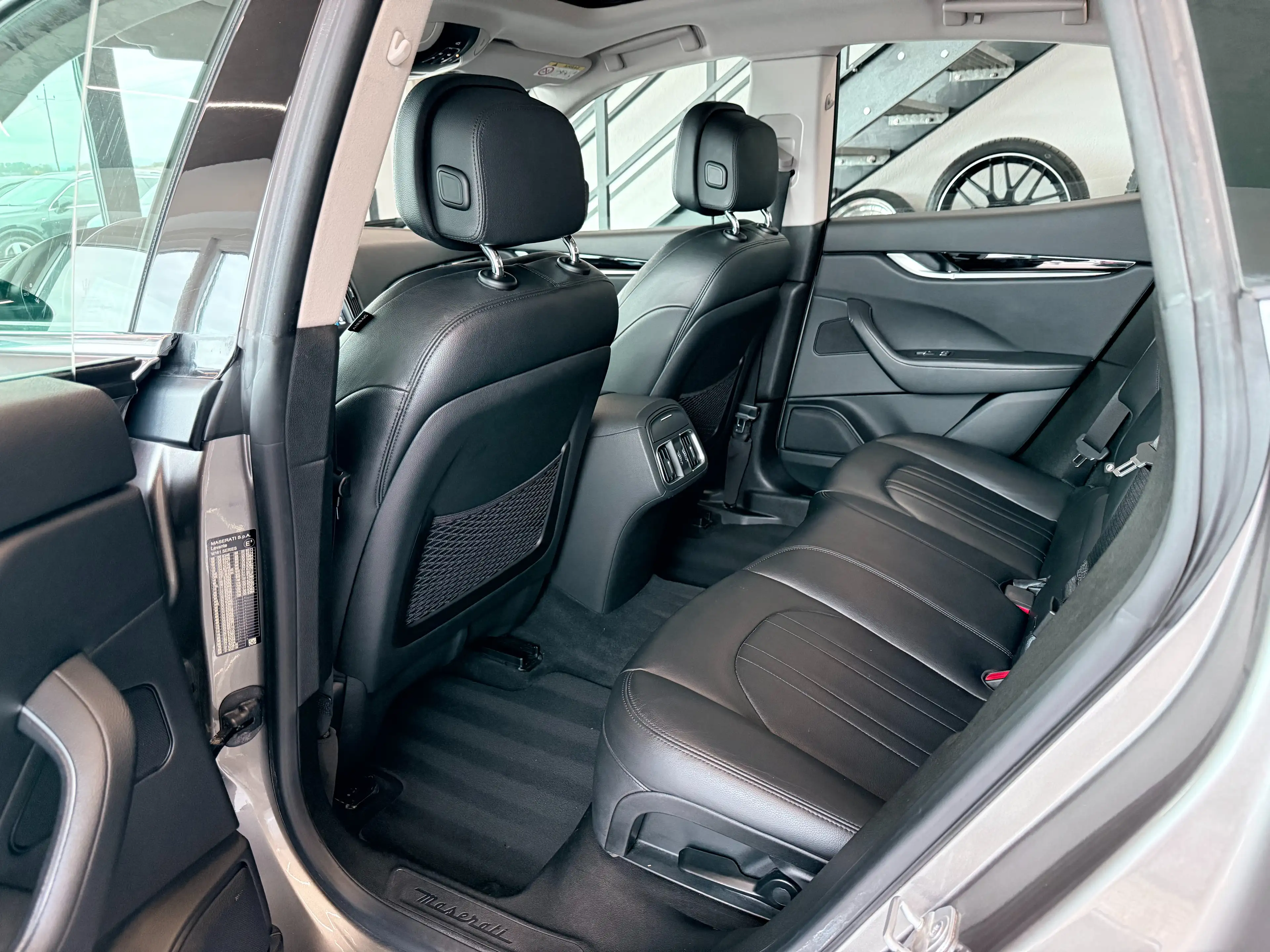 Maserati Levante Diesel*GranLusso*Navi*Luft*AHK*Panorama*R-Kamera* — photo 11