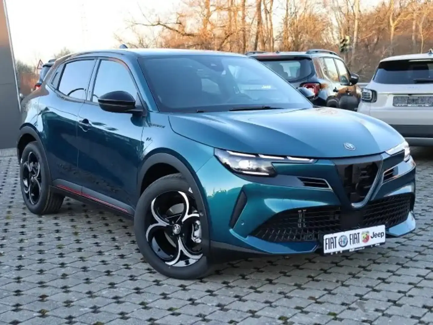 Alfa Romeo Junior Ibrida Speciale 1.2 VGT Bleu - 1