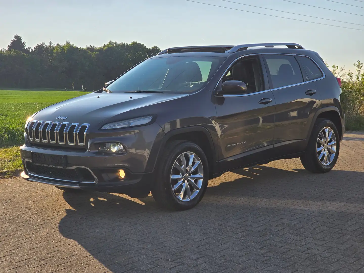 Jeep Cherokee Sport FWD Grau - 1