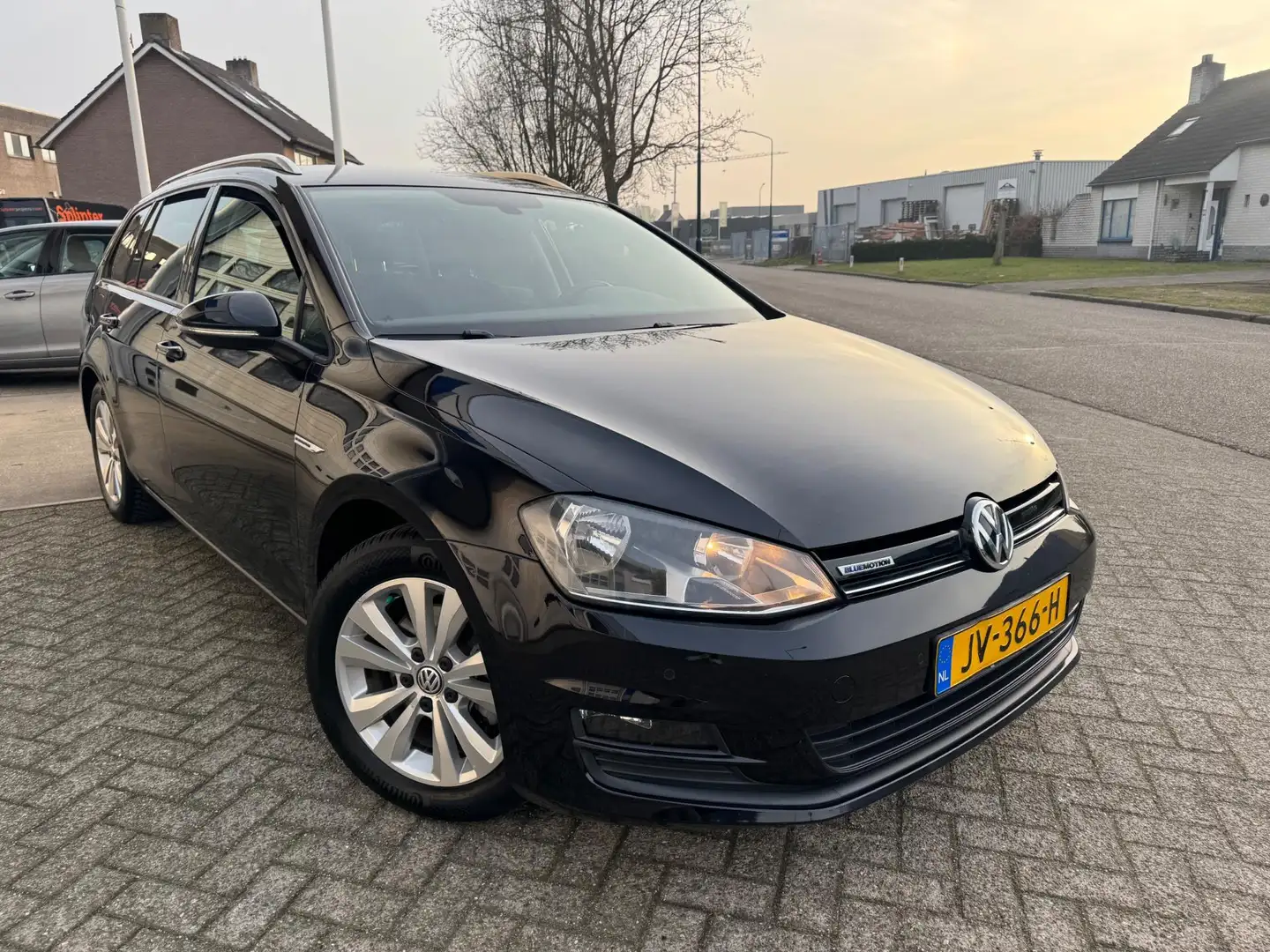 Volkswagen Golf Variant 1.0 TSI AUTOMAAT,Camera,Navi Schwarz - 2