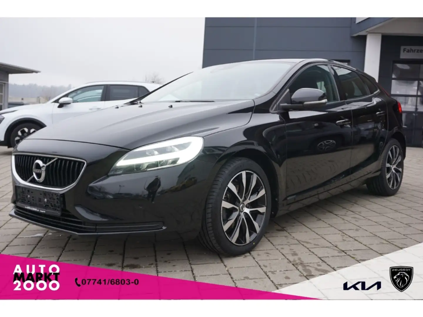 Volvo V40 D2 Momentum Klimaaut. SHZ DAB LED LM Navi Schwarz - 1