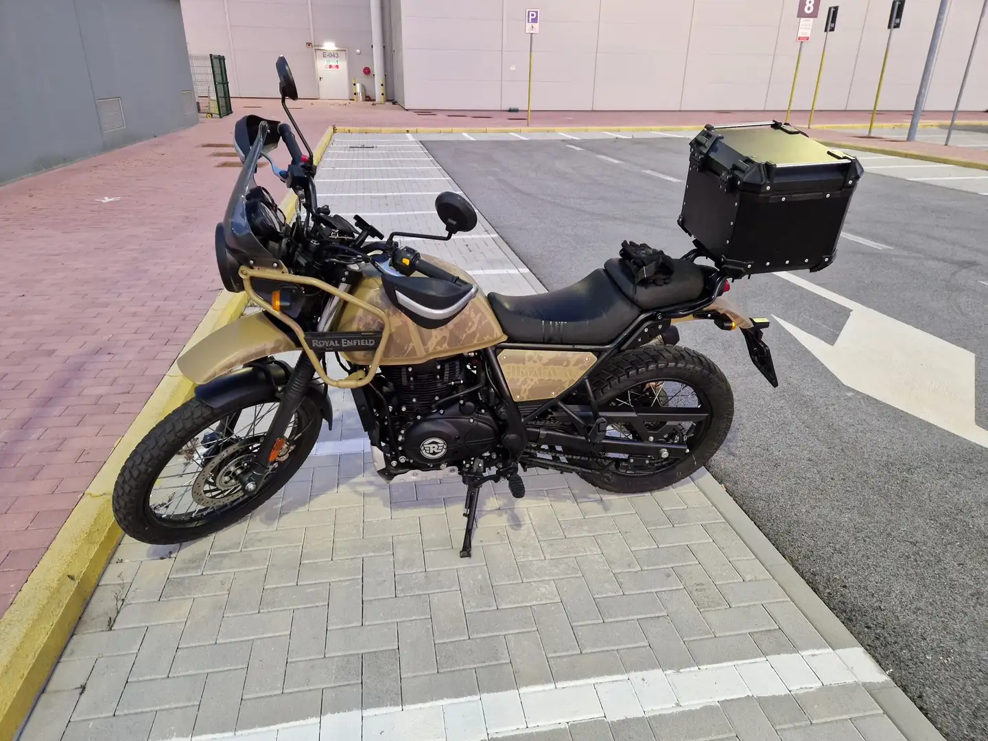 Royal Enfield Himalayan Maro - 1