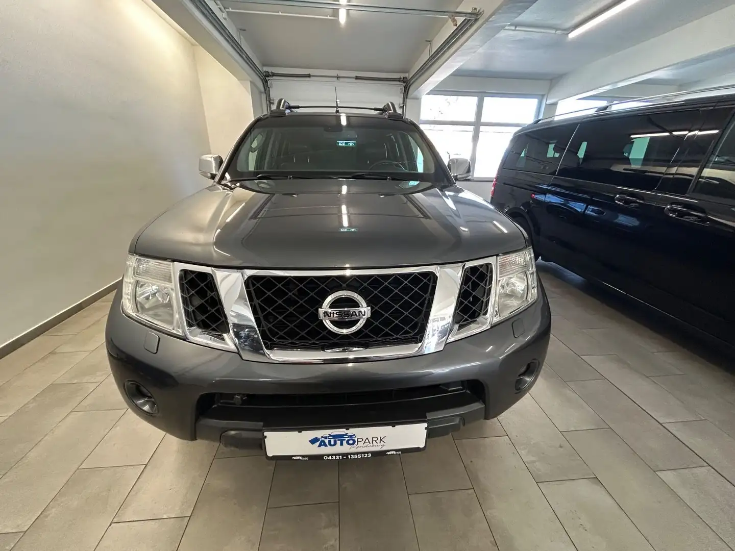 Nissan Navara Pickup Double Cab LE V6 4X4 Jaune - 2