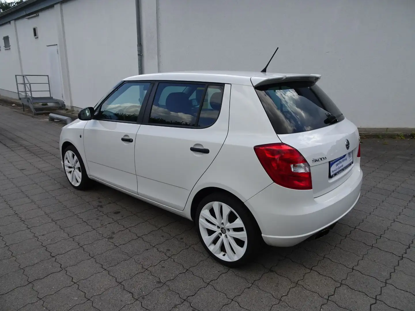 Skoda Fabia 1.2l TSI Cool Edition / 1-Hand / Klima Weiß - 2