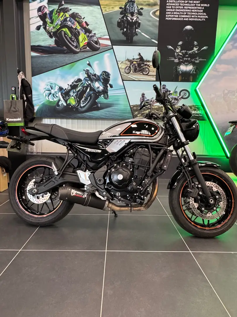 Kawasaki Z 650 RS - 2