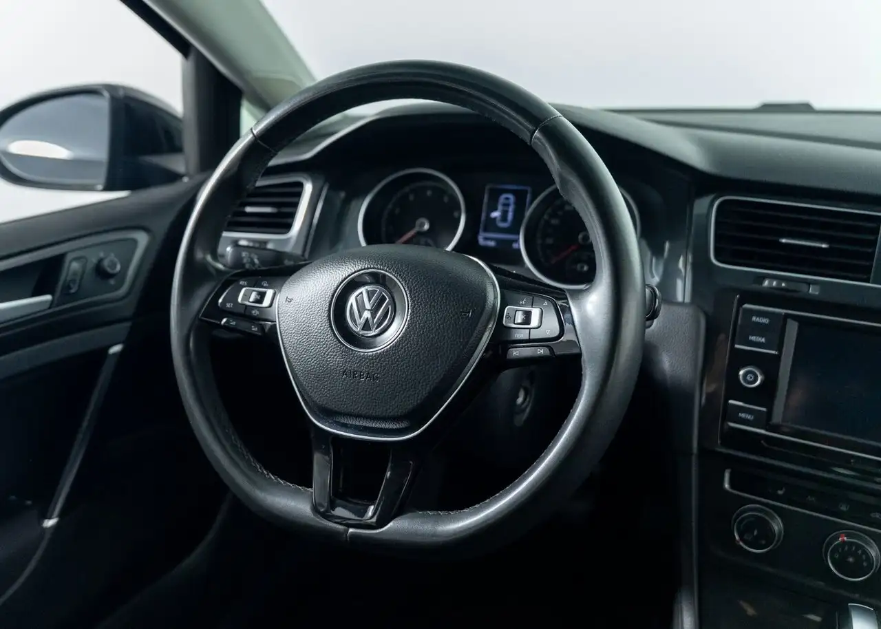 Volkswagen Golf снимка Volkswagen Golf