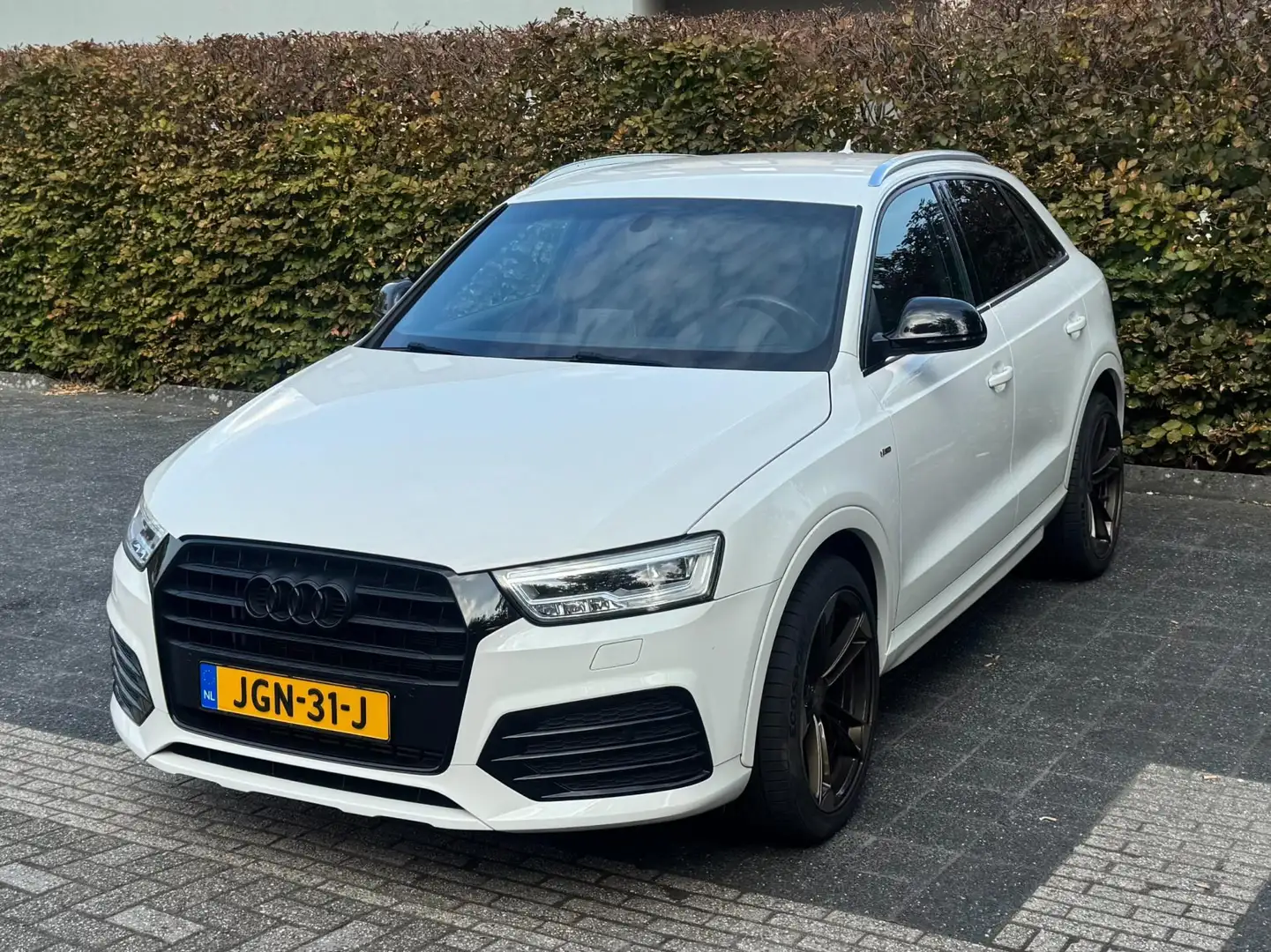Audi Q3 2.0 TFSI quattro Sport Pro Line S Weiß - 2
