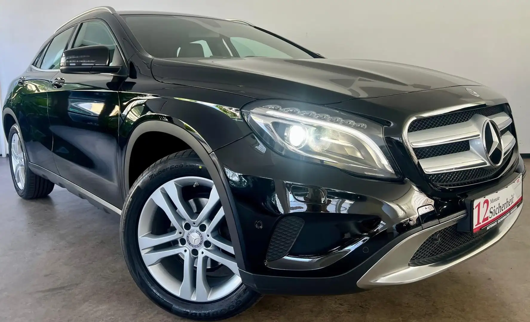 Mercedes-Benz GLA 180 Automatik,Xenon,Navi,Temp,2xPDC,Klima, Schwarz - 1