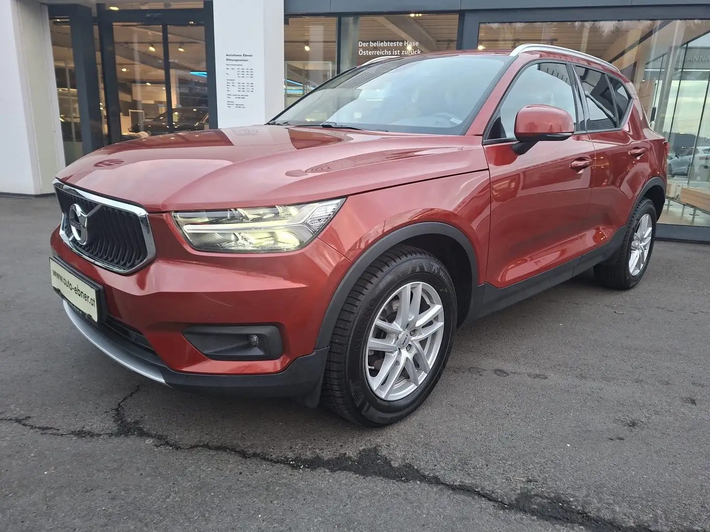 Volvo XC40 T3 Momentum Naranja - 1