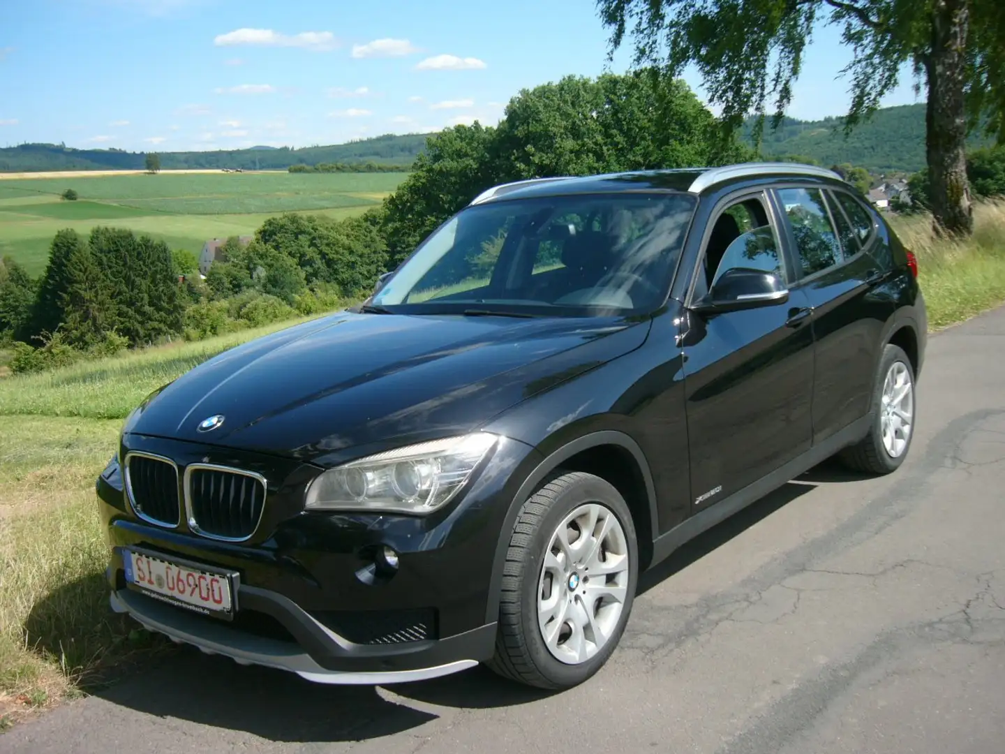 BMW X1 xDrive20i Aut. xLine - nur 76.000 KM - gepflegt Negro - 1