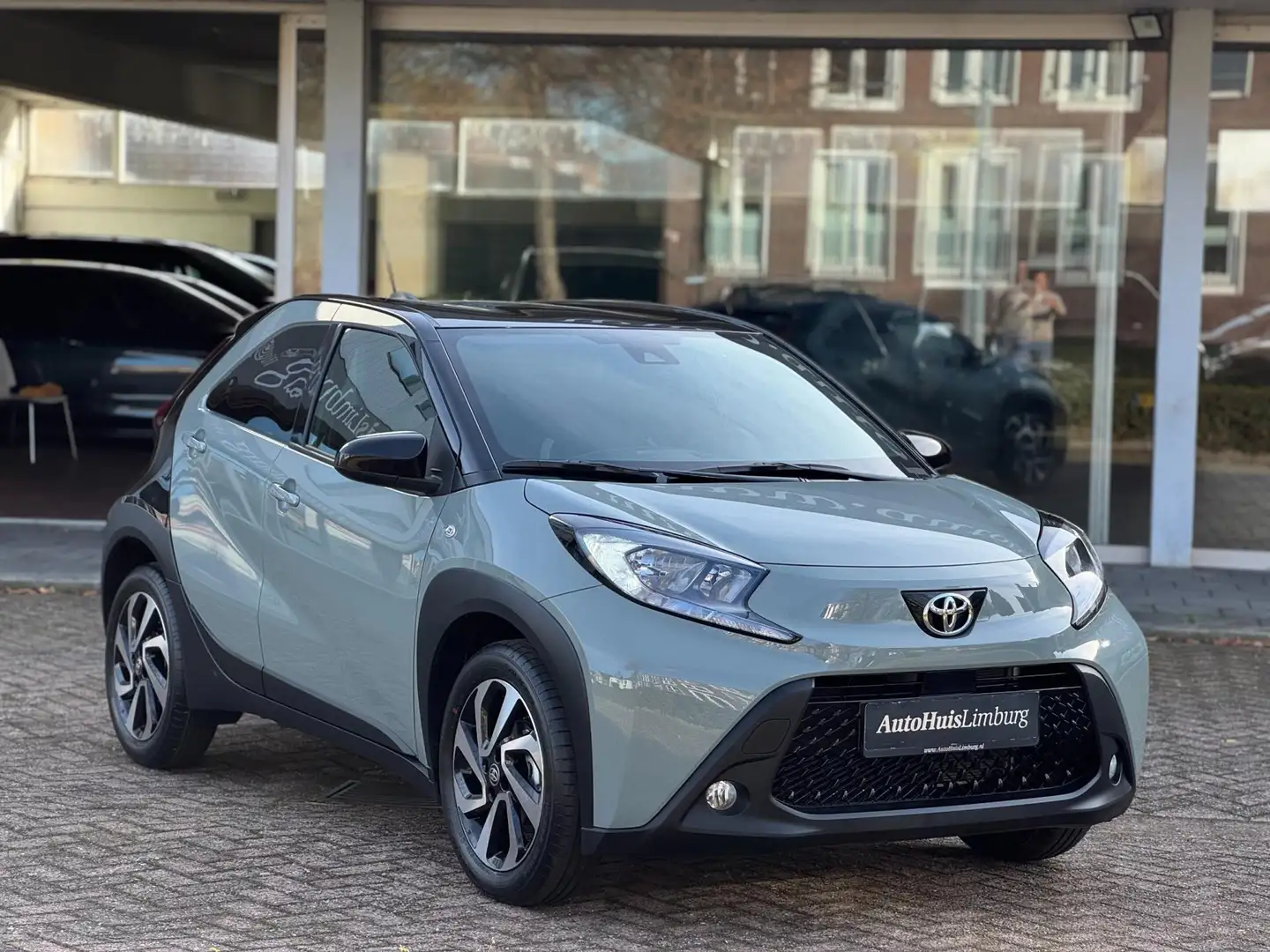Toyota Aygo X 1.0 VVT-i MT Pulse|Nieuw!|Camera| Apple CarPlay|BI Groen - 1