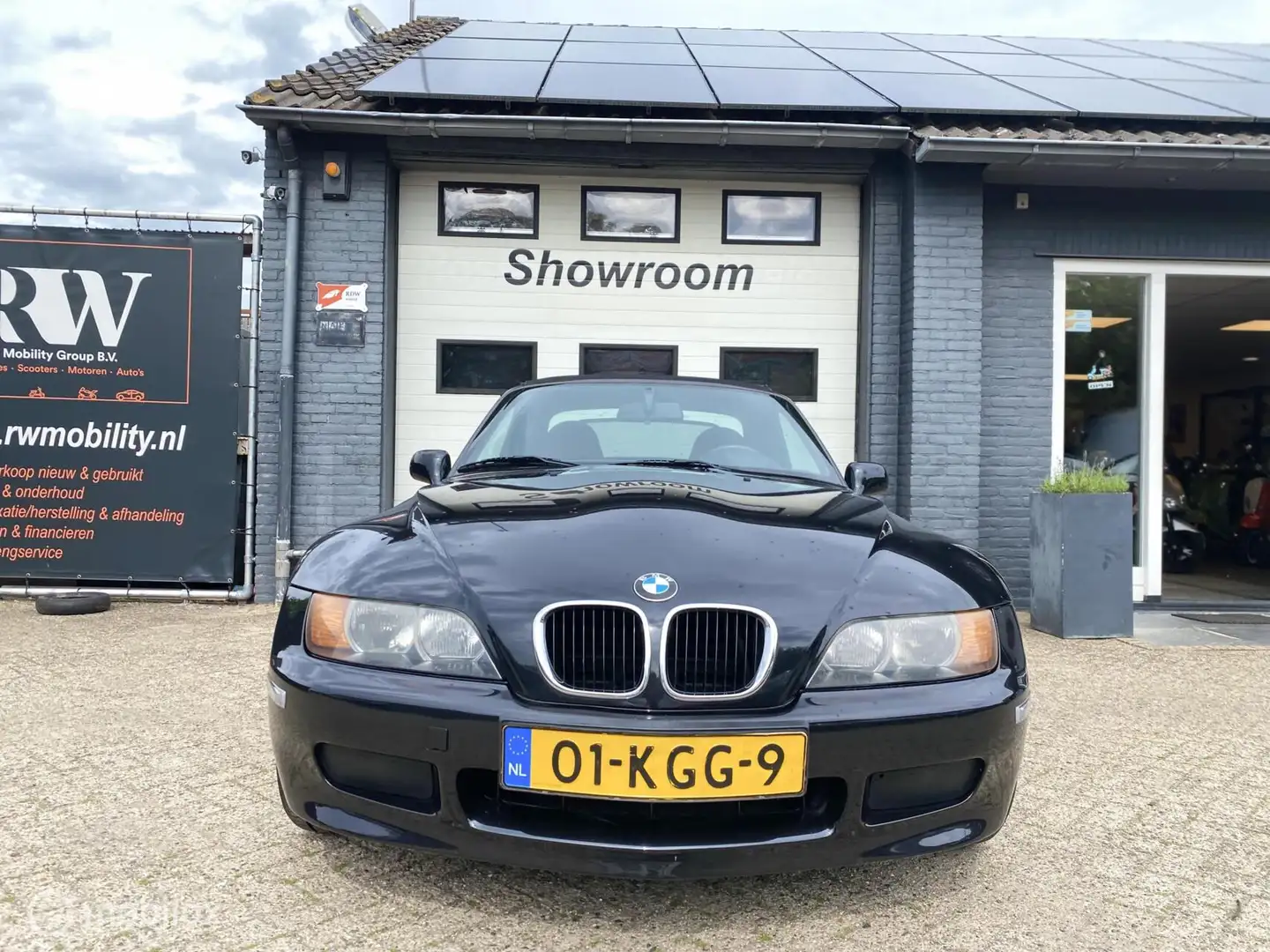 BMW Z3 Roadster 1.9i Sport Line Zwart - 2