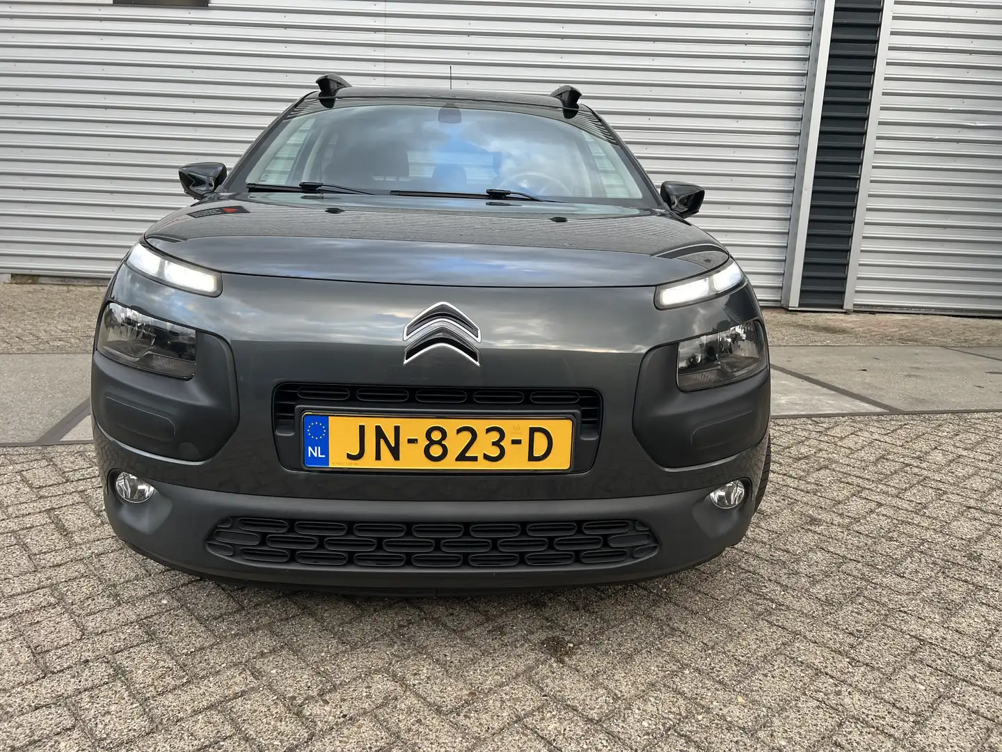 Citroen C4 Cactus 1.2 PureTech Shine. Veel opties! Fijne nette auto! Grijs - 2