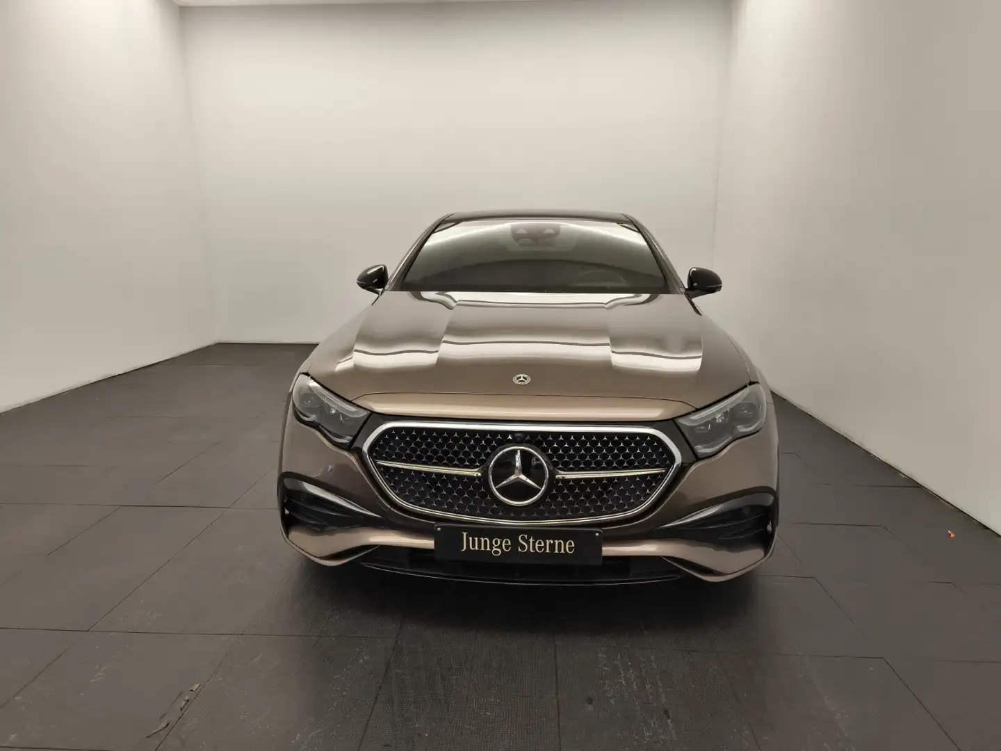 Mercedes-Benz E 220 E 220 d AMG Prem Plus Pano Distr SuperScreen Navi Braun - 2