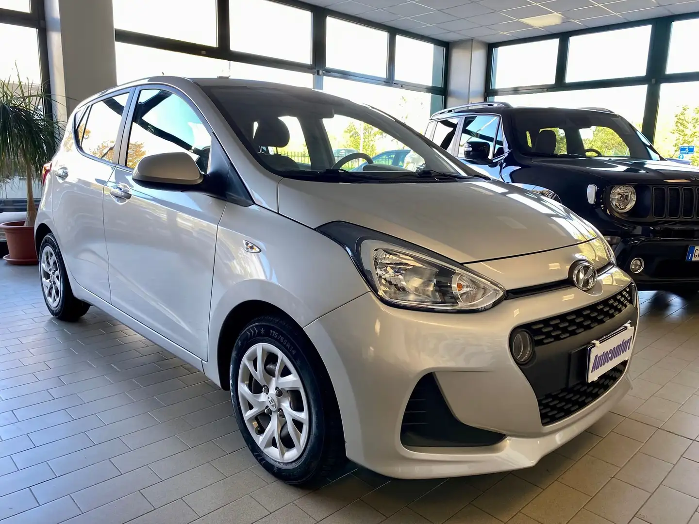 Hyundai i10 1.0 Advanced  Gpl Argent - 1