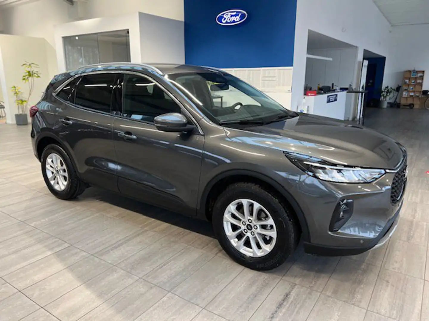 Ford Kuga 1.5i EcoBoost 150pk Titanium Grijs - 1