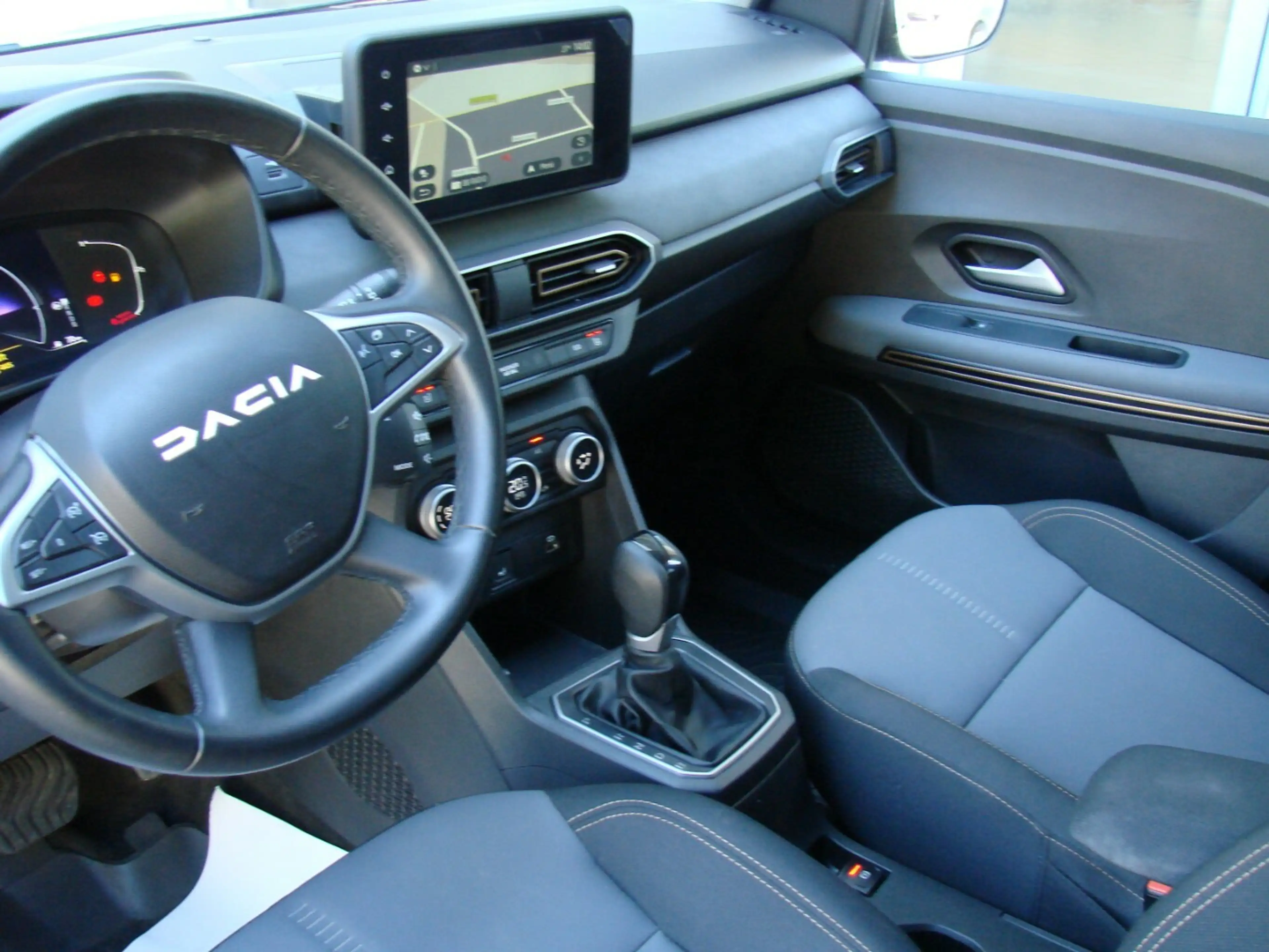 Dacia Jogger 1.6 SCE Hybrid Extreme LED AHK Tempomat Totwinkel — photo 15