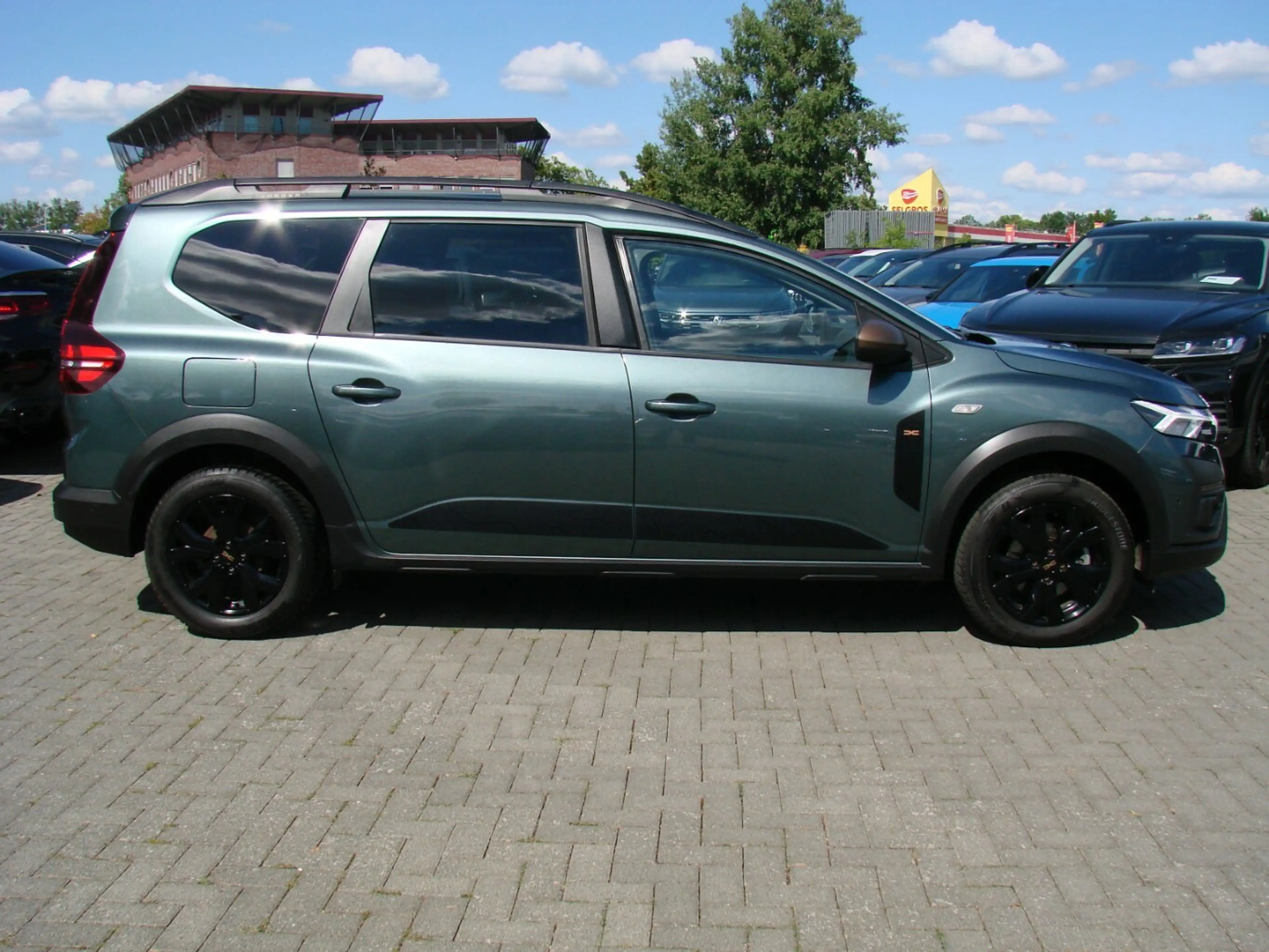 Dacia Jogger 1.6 SCE Hybrid Extreme LED AHK Tempomat Totwinkel — photo 4
