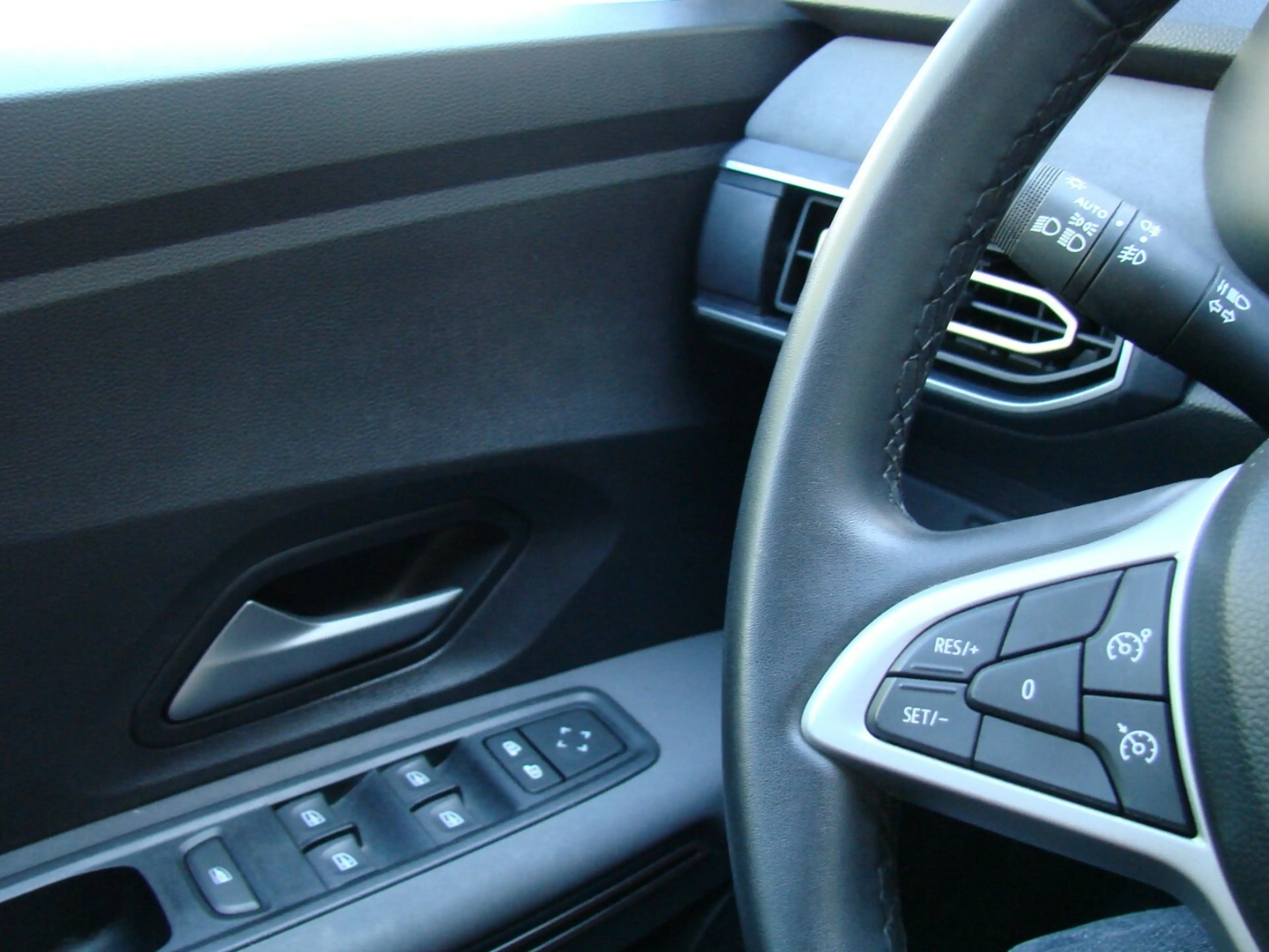 Dacia Jogger 1.6 SCE Hybrid Extreme LED AHK Tempomat Totwinkel — photo 9