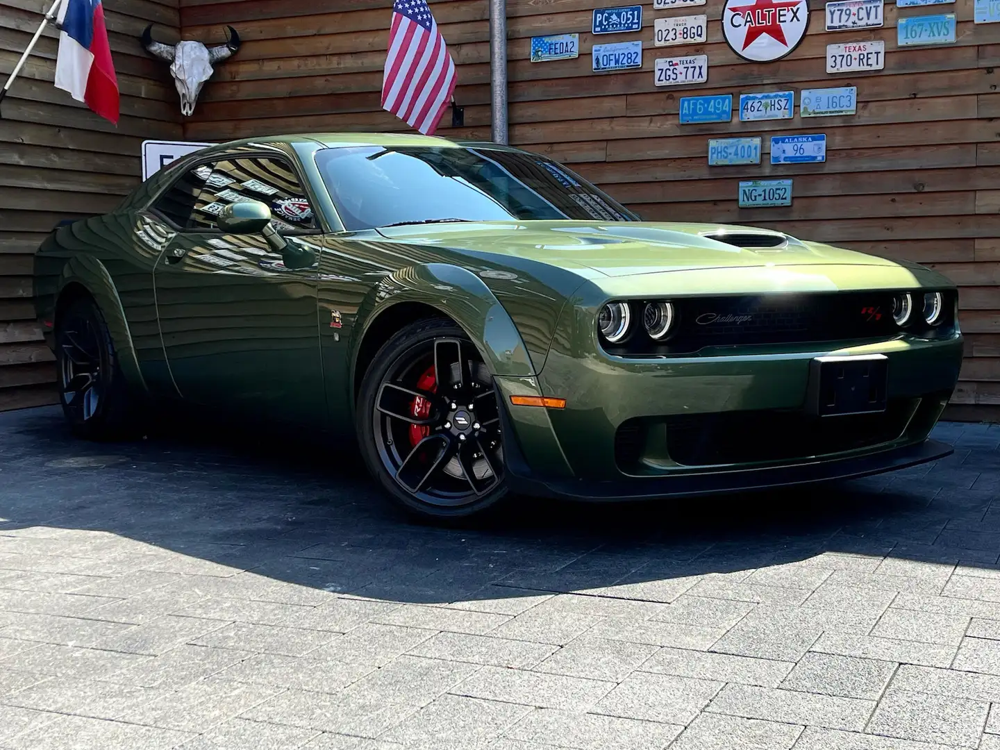 Dodge Challenger 6,4L WIDEBODY Schalter BREMBO Scat Green - 2
