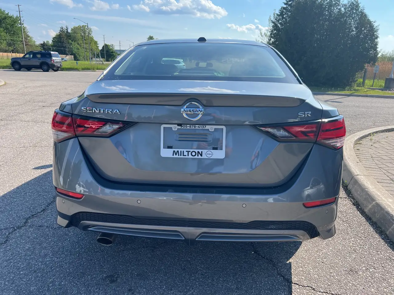 Nissan Sentra снимка Nissan Sentra