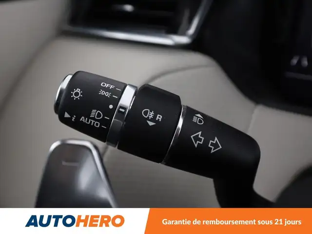 Land Rover Range Rover Velar view 21