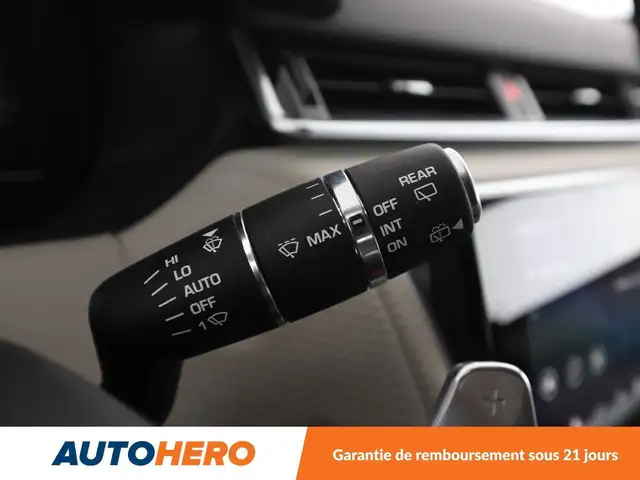 Land Rover Range Rover Velar view 22