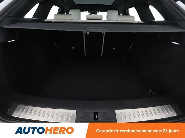 Land Rover Range Rover Velar view 17