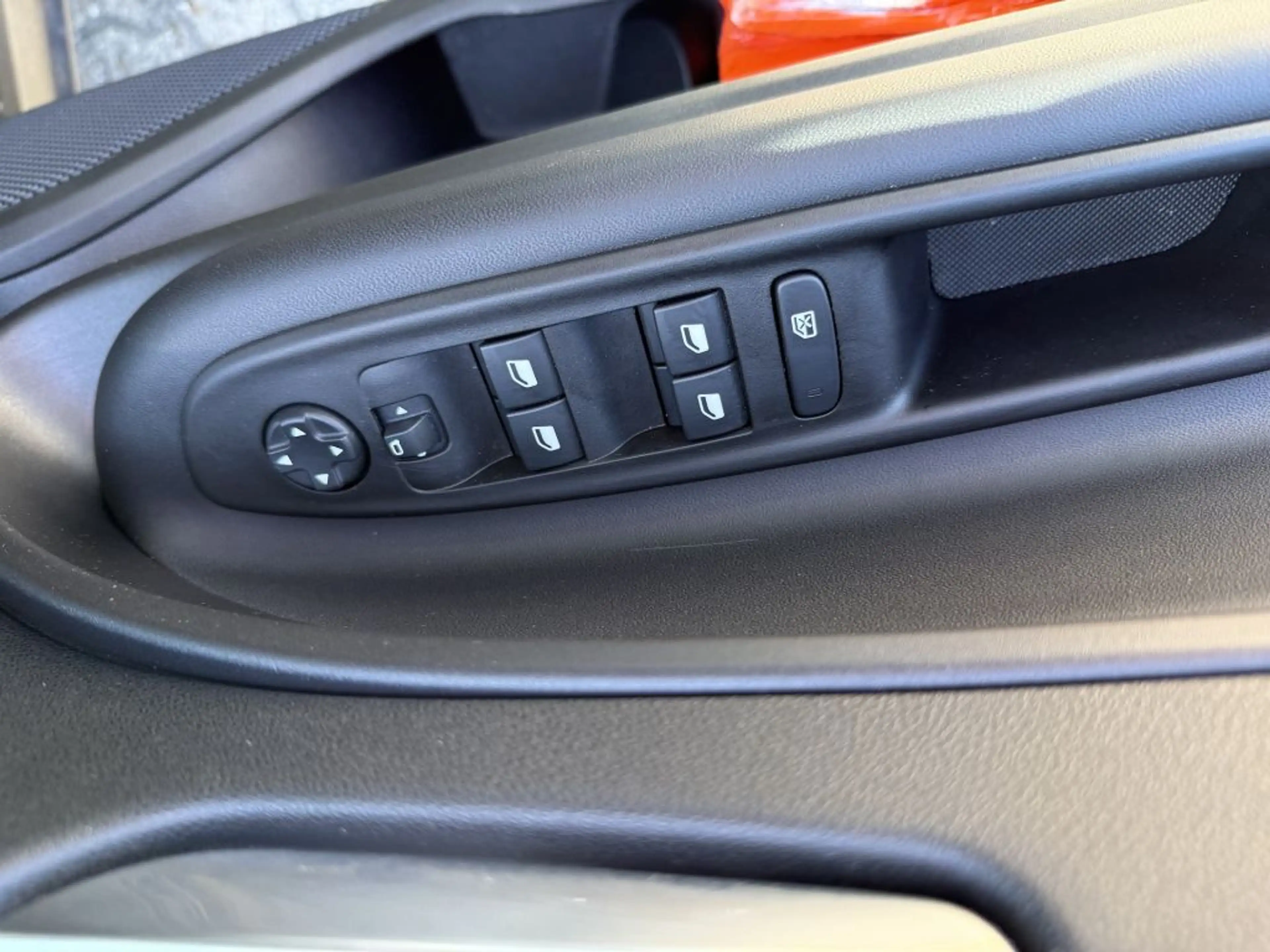 Jeep Avenger 1.2 GSE T3 Turbo-Benzin GDI Altitude — photo 15