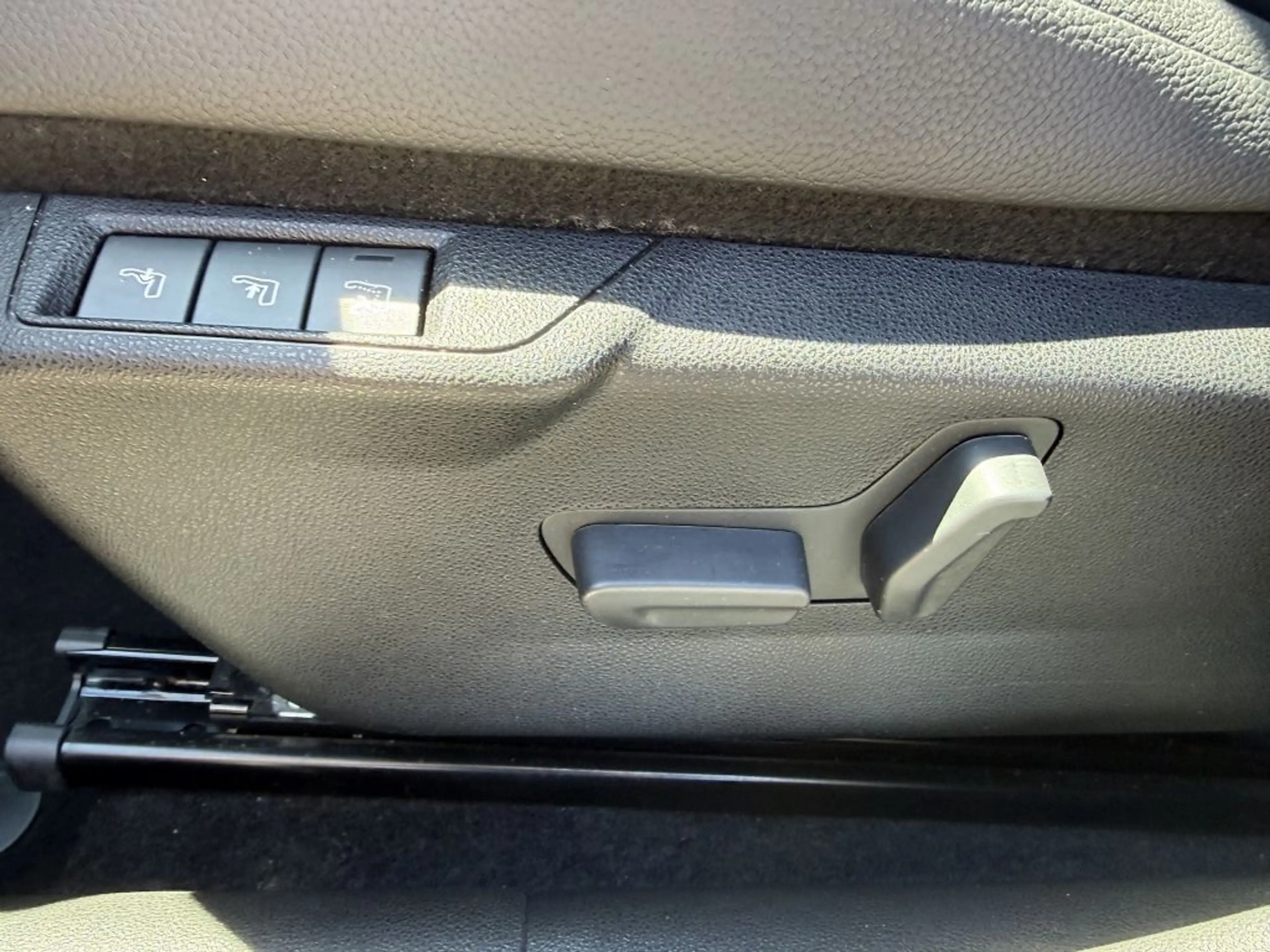 Jeep Avenger 1.2 GSE T3 Turbo-Benzin GDI Altitude — photo 17