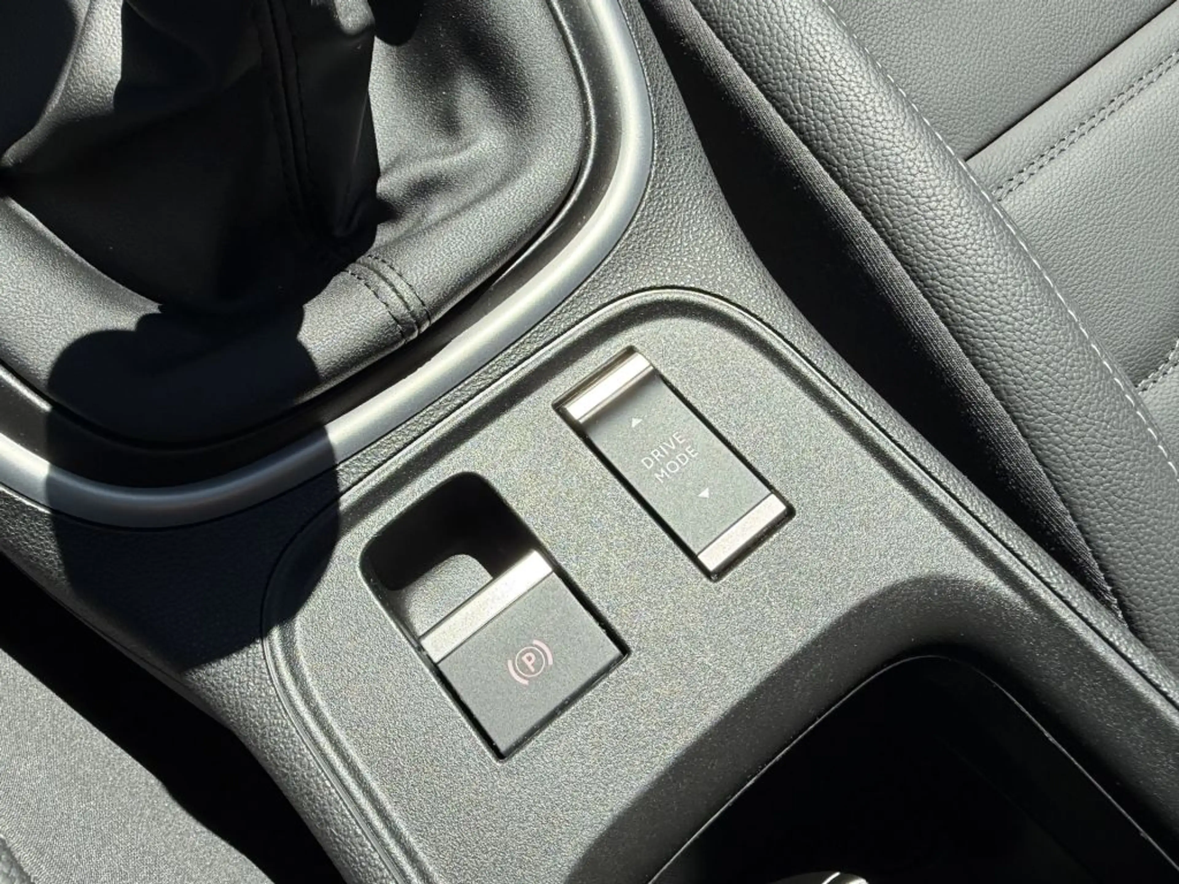 Jeep Avenger 1.2 GSE T3 Turbo-Benzin GDI Altitude — photo 25