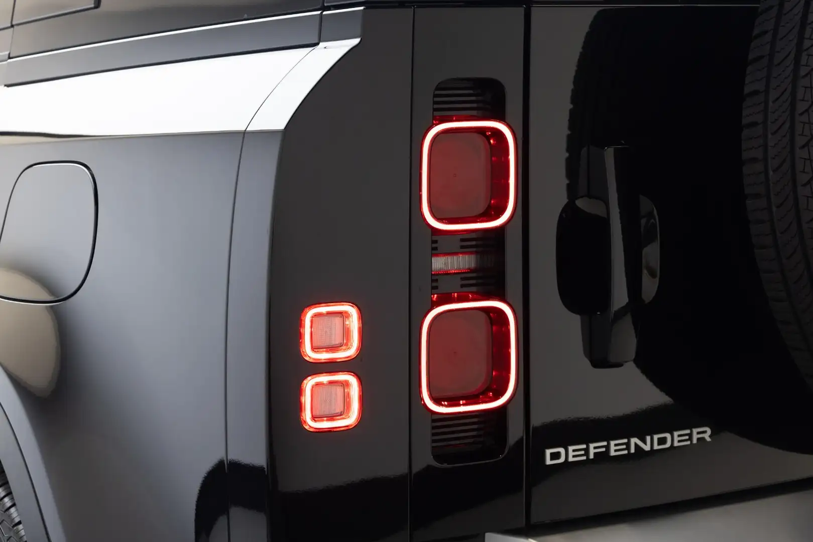 Land Rover Defender 110 2.0 P300e 110 S | Panoramadak | Drive Assist P Zwart - 2