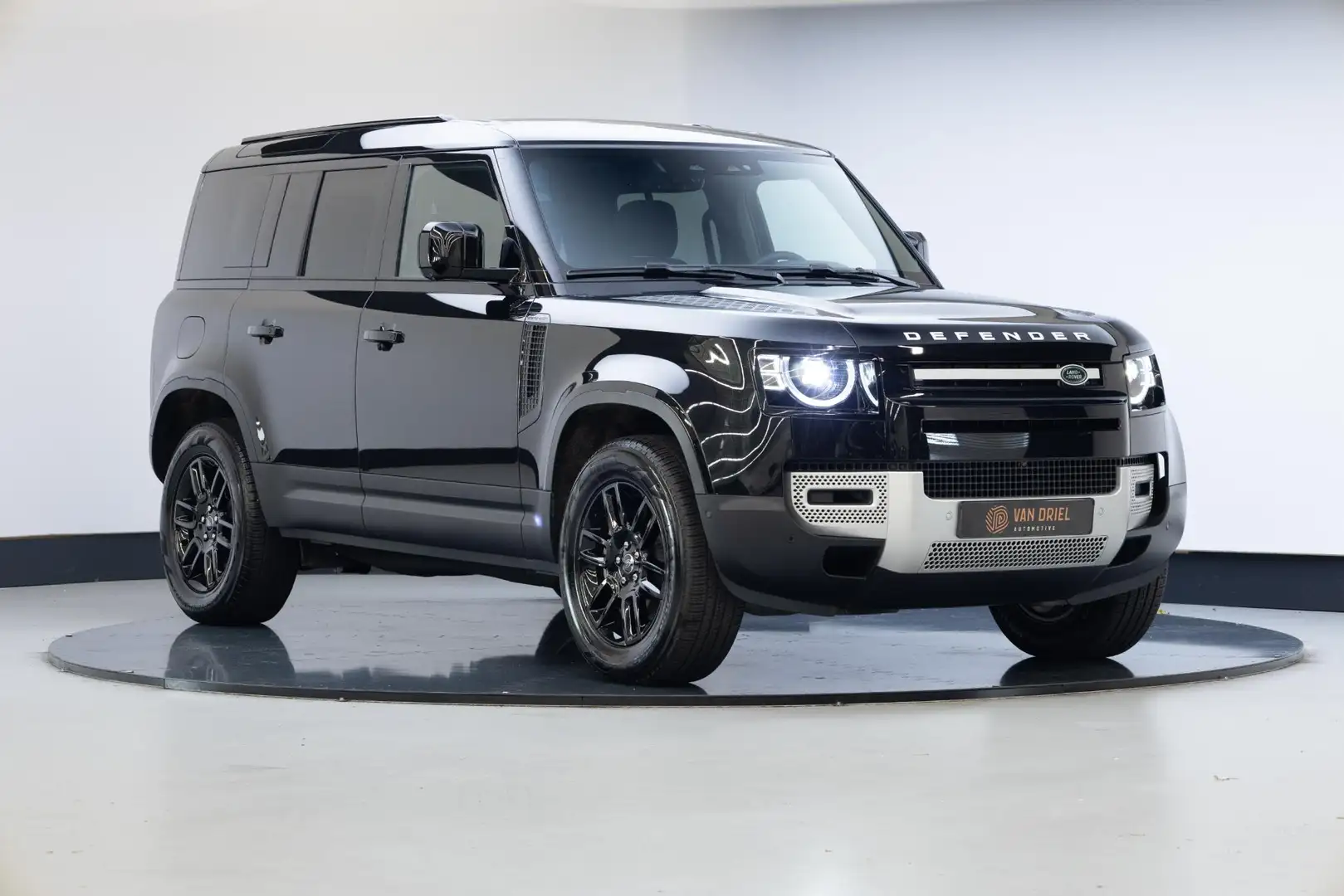 Land Rover Defender 110 2.0 P300e 110 S | Panoramadak | Drive Assist P Zwart - 1