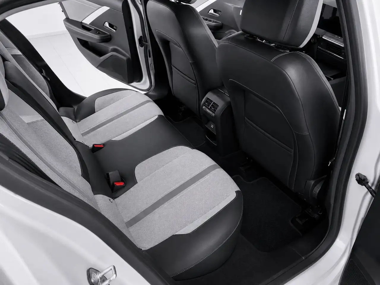 Opel Astra 1.2 Turbo 130cv Elegance AT8, миниатюра 14