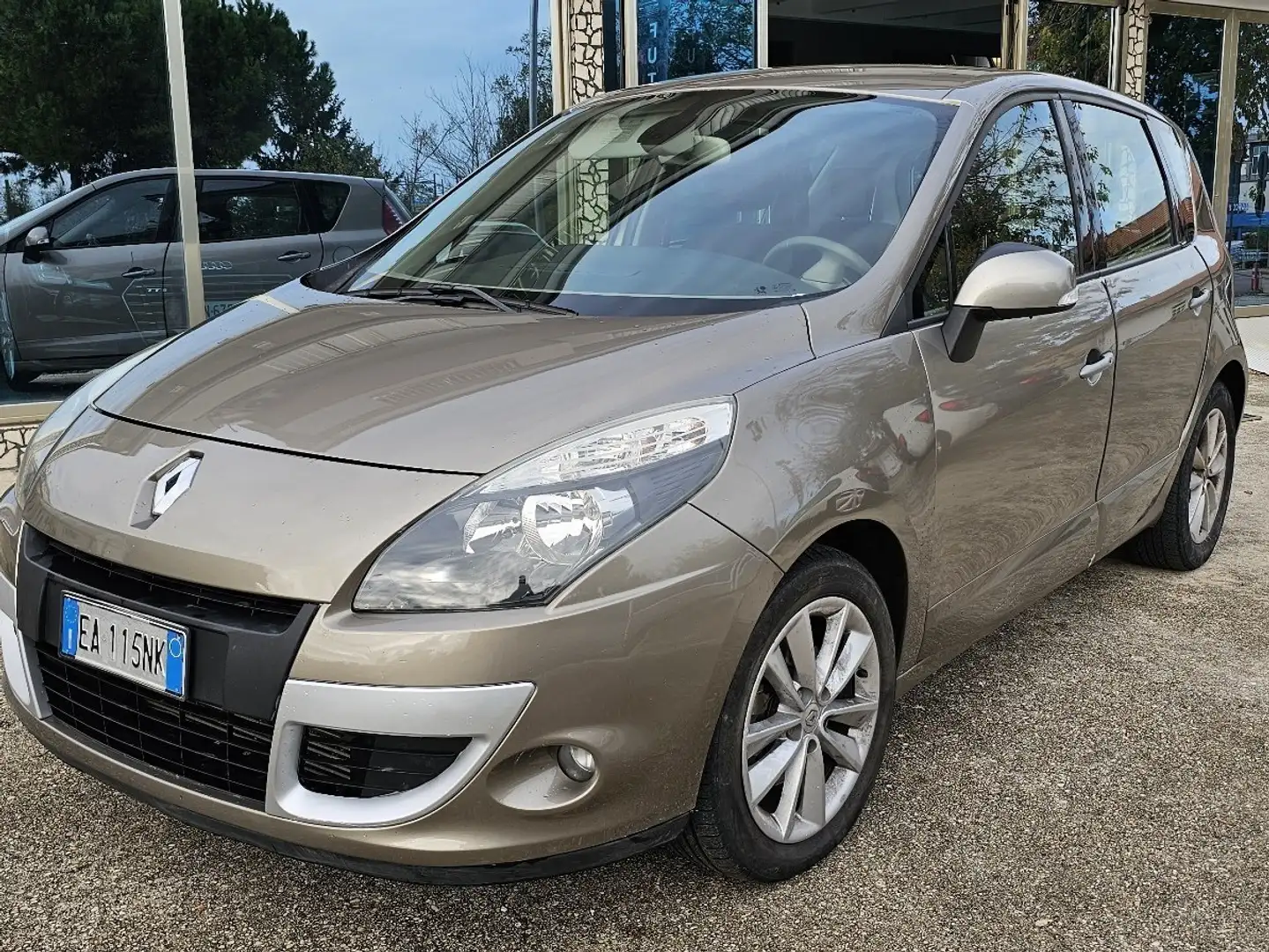 Renault Scenic 1.5 dci Dynamique Brons - 1