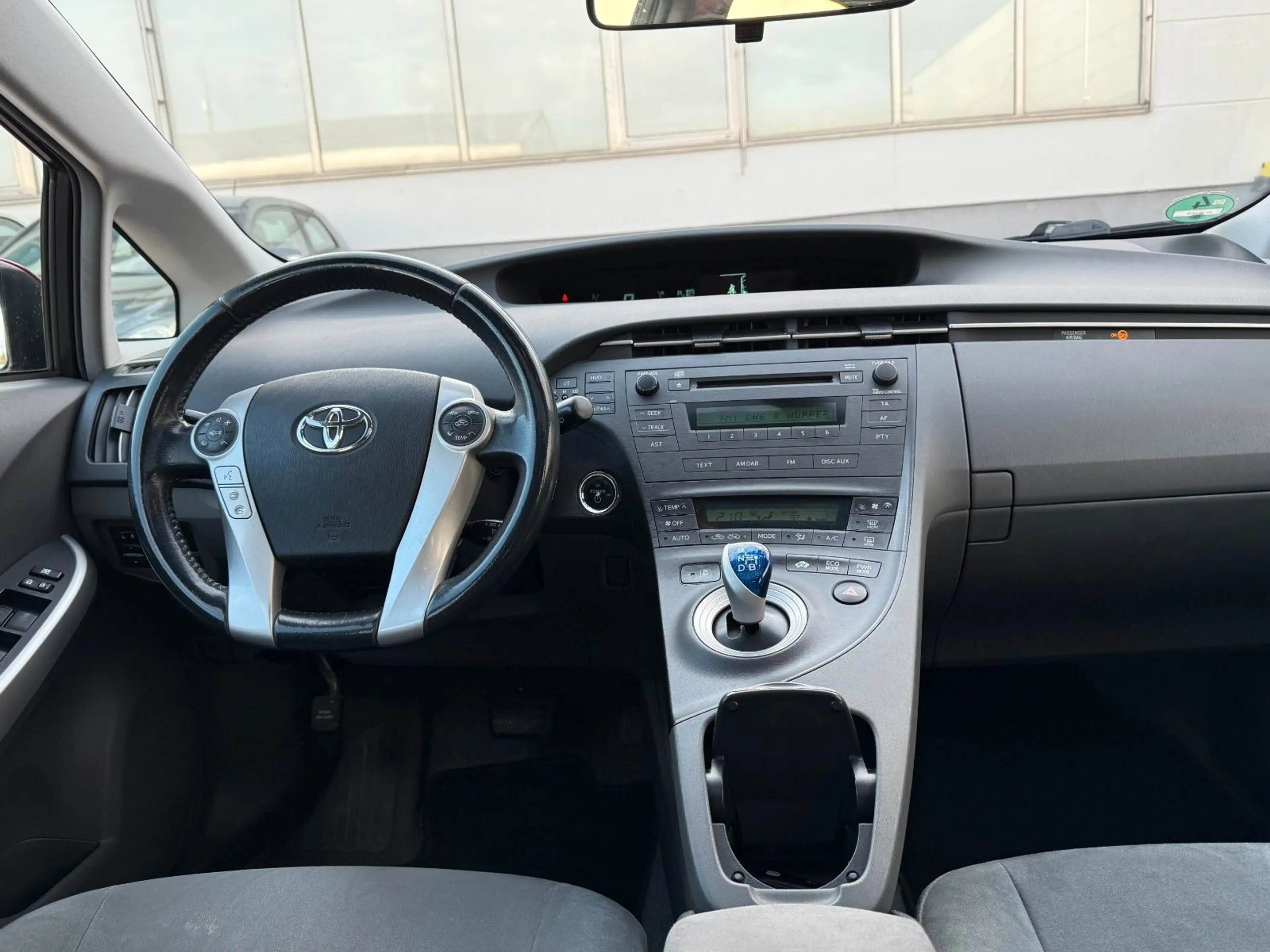 Toyota Prius Life SOLARDACH/PANO/KLIMA/PDC/8FACH — photo 14