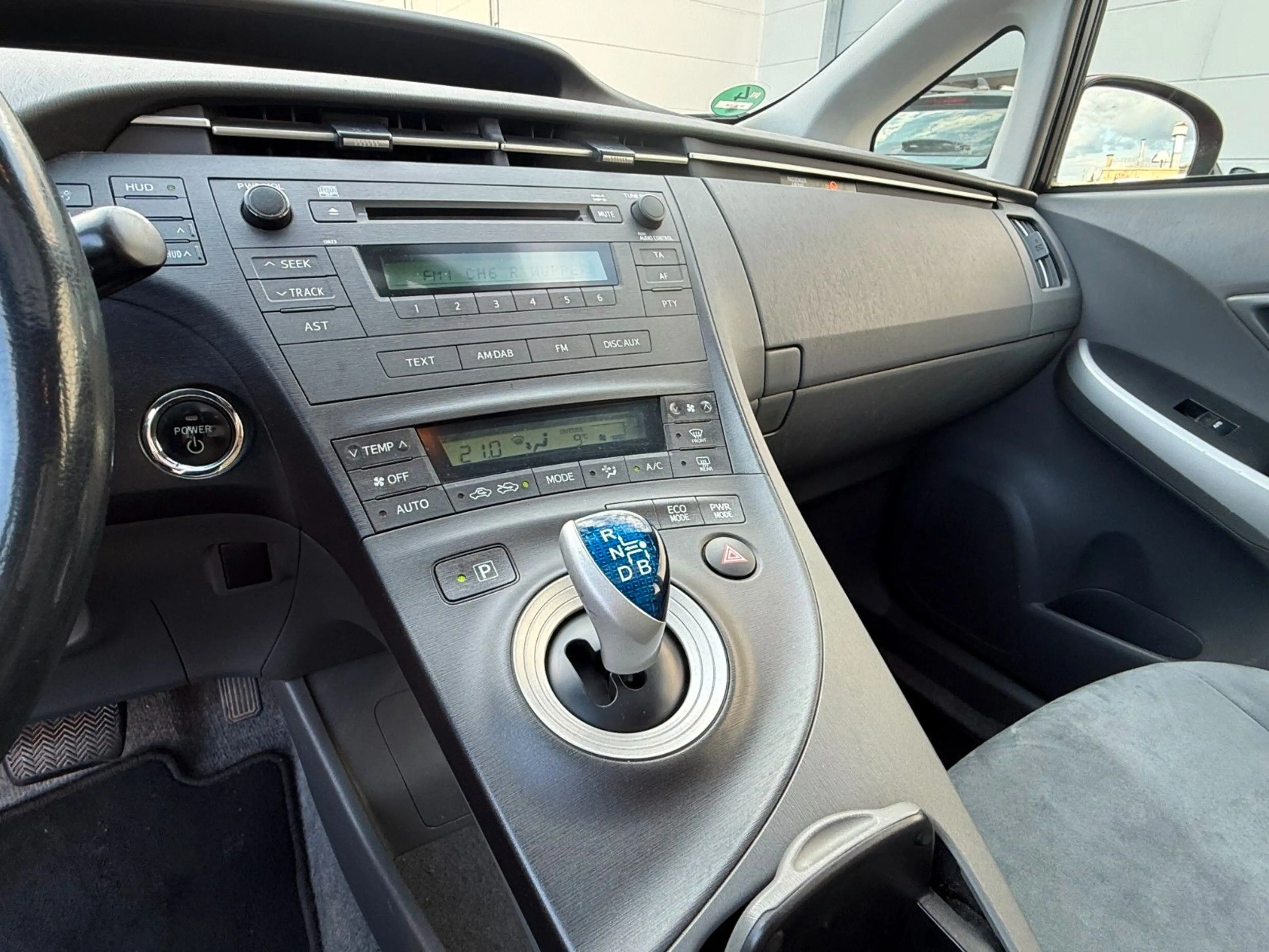 Toyota Prius Life SOLARDACH/PANO/KLIMA/PDC/8FACH — photo 10