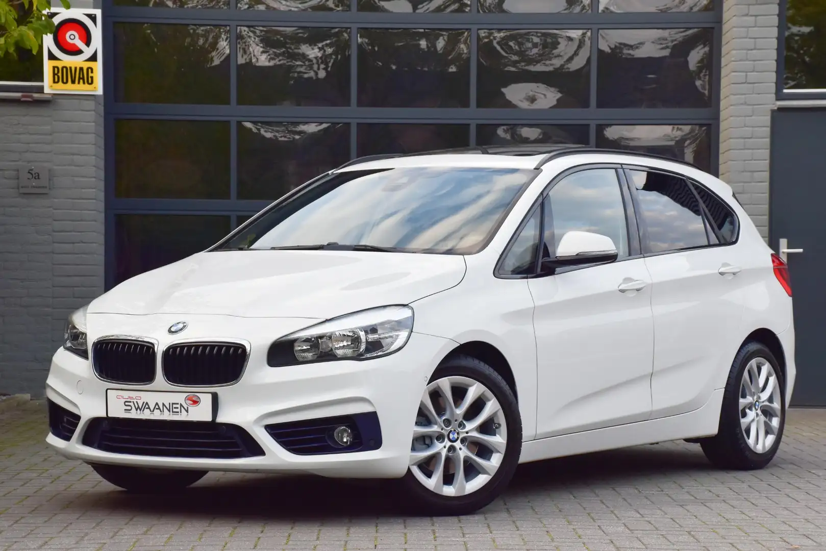 BMW 218 2-serie Active Tourer 218i Executive | Panoramadak Wit - 1