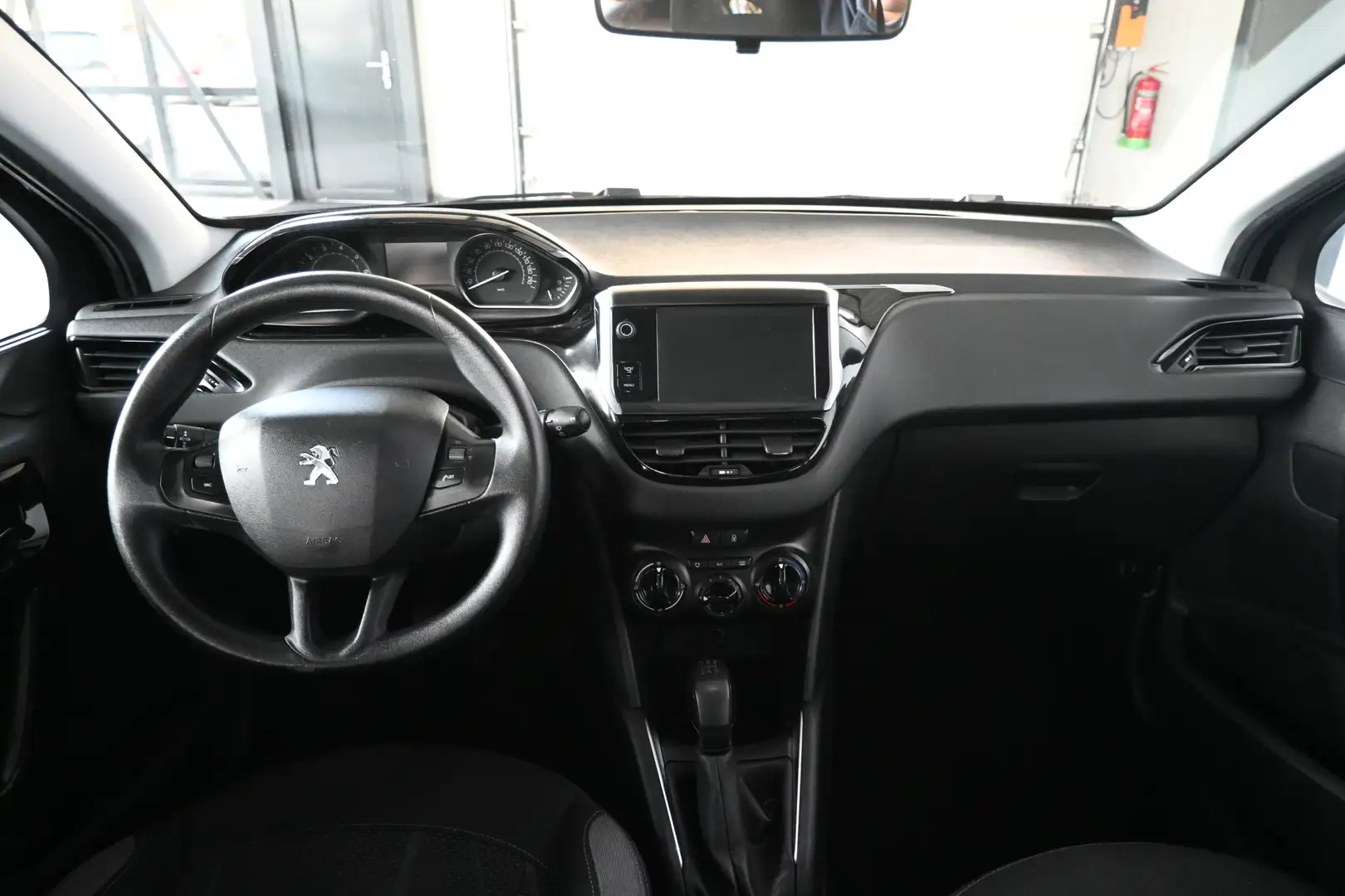 Peugeot 208 1.2 VTi Blue Lease Navigatie Cruise control Airco Zwart - 2