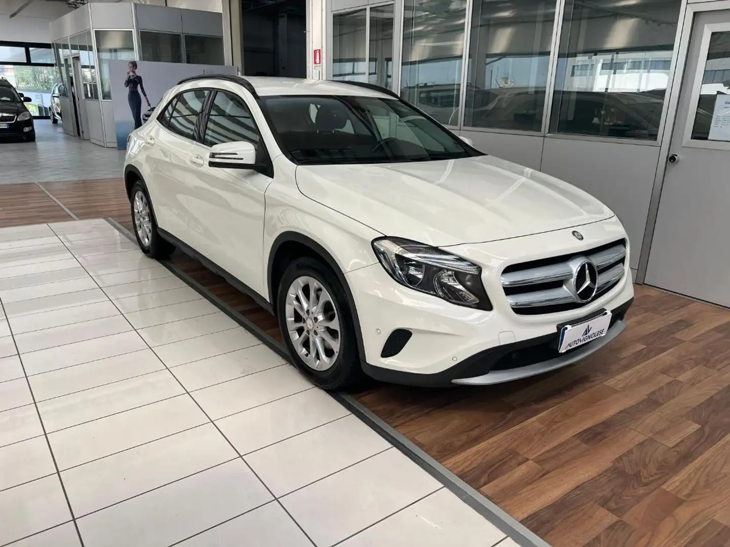 Mercedes-Benz GLA 200 Premium - UNIPROP, TENUTA DIVINAMENTE Blanc - 1