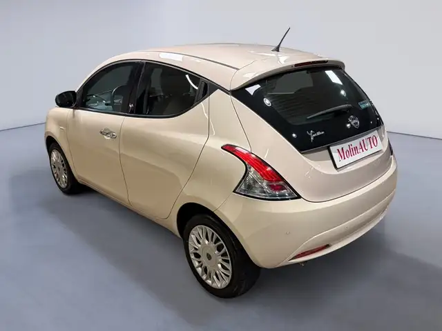 Lancia Ypsilon view 8