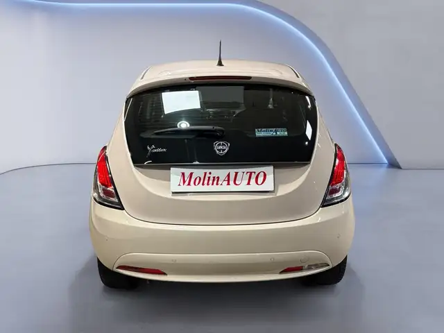 Lancia Ypsilon view 10