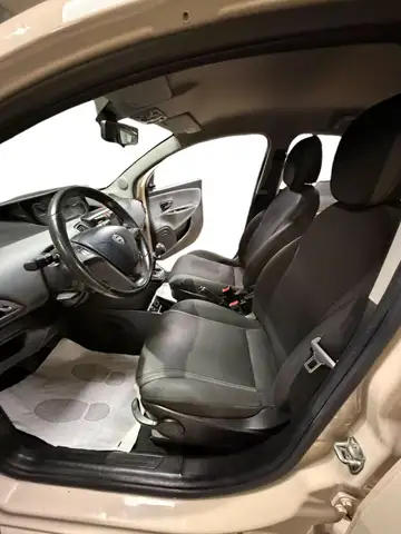 Lancia Ypsilon view 27
