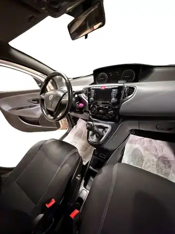 Lancia Ypsilon view 12