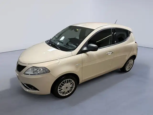 Lancia Ypsilon view 3