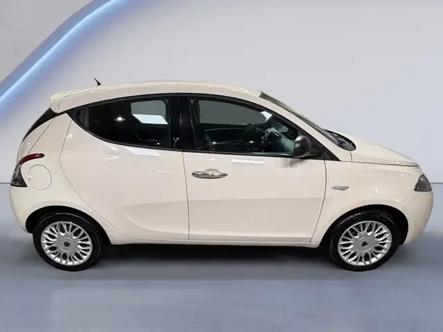Lancia Ypsilon view 6