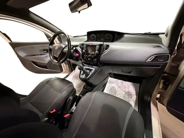 Lancia Ypsilon view 13