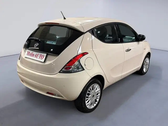 Lancia Ypsilon view 9