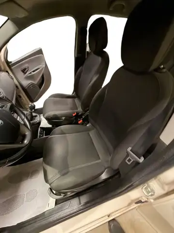 Lancia Ypsilon view 25